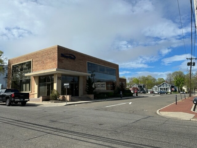 More Photos Of 24 W Carver St, Huntington Office For Lease