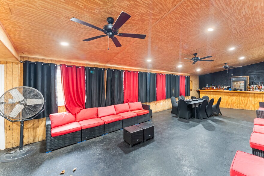 More Photos Of 811 Dixwell Ave, Hamden Flex For Sale