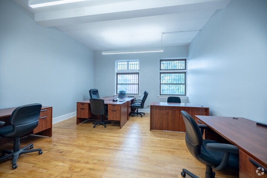 More Photos Of 424 E Grace St, Richmond Bank For Lease