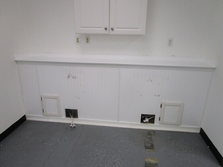 More Photos Of 1008-1016 W Mary St, Garden City General Retail For Lease
