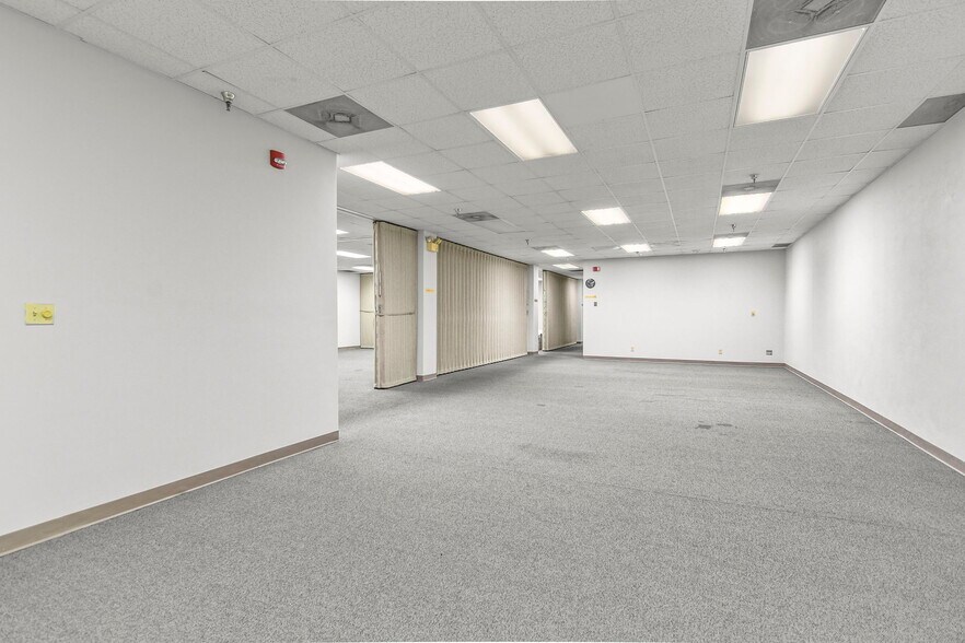 More Photos Of 206 S 6th St, Springfield Office For Sale