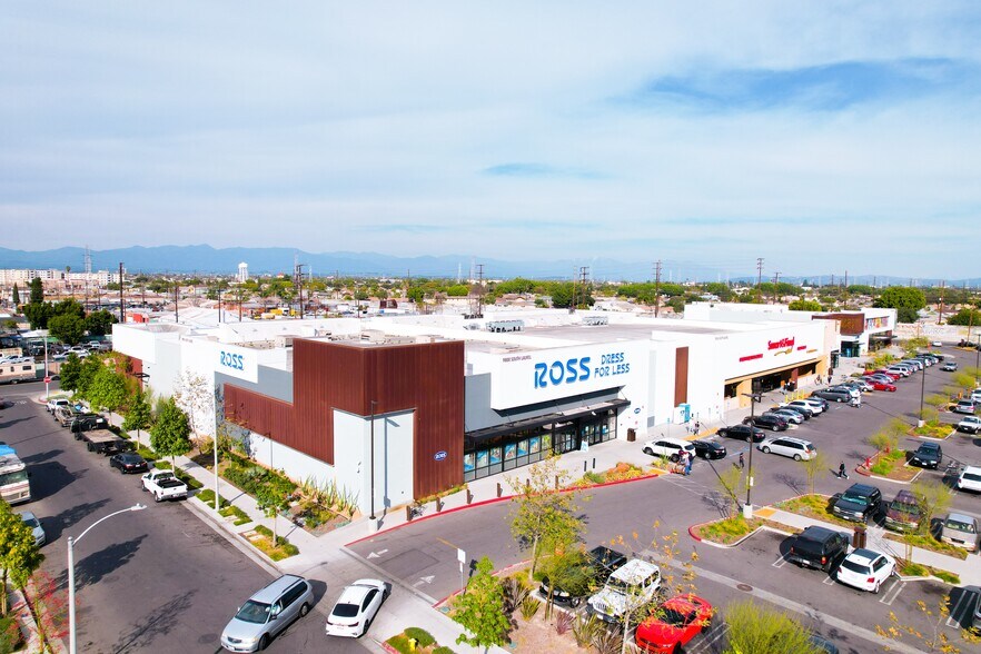 More Photos Of 9901 S Alameda St, Los Angeles Unknown For Lease