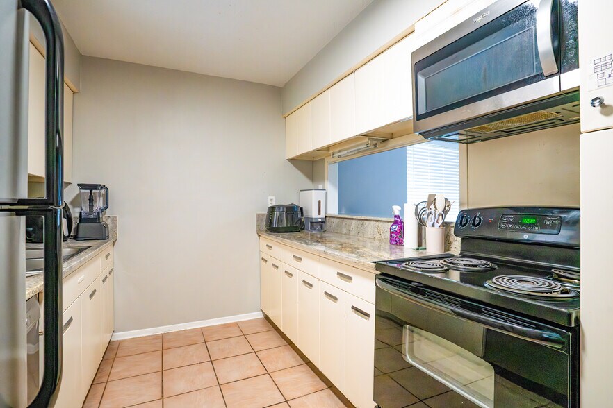 More Photos Of 1700 George Bush Dr, College Station Apartments For Sale