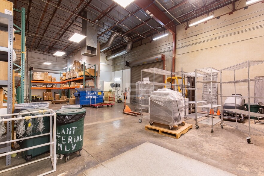 More Photos Of 4380 Boulder Hwy, Las Vegas Light Distribution For Lease