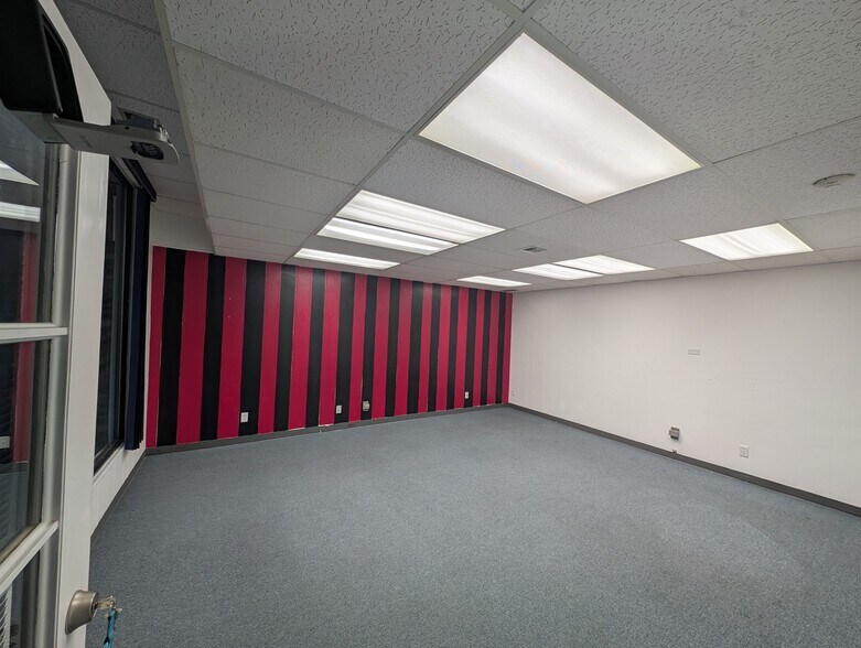 More Photos Of 7501 N University St, Peoria General Retail For Lease