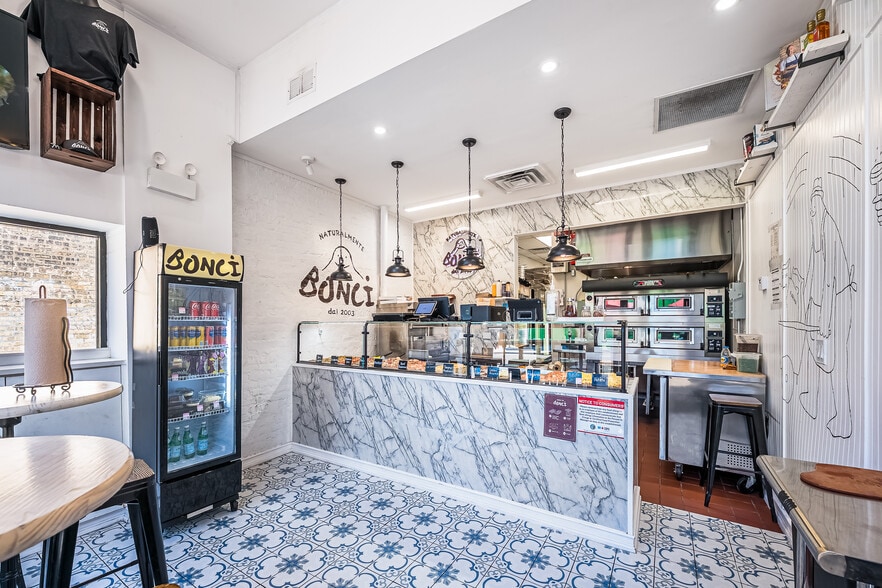 More Photos Of 3139 N Broadway St, Chicago General Retail For Sale