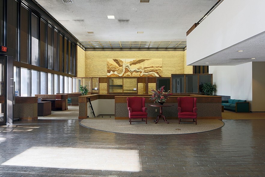 More Photos Of 1000 Fifth Ave, Huntington Medical For Lease