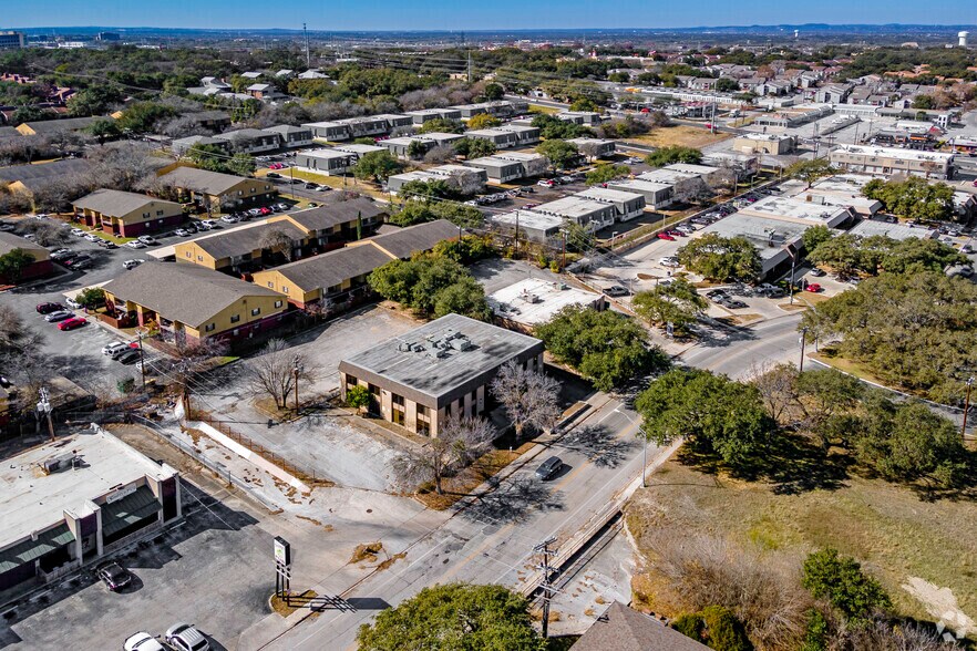 More Photos Of 4139 Gardendale St, San Antonio Office For Sale