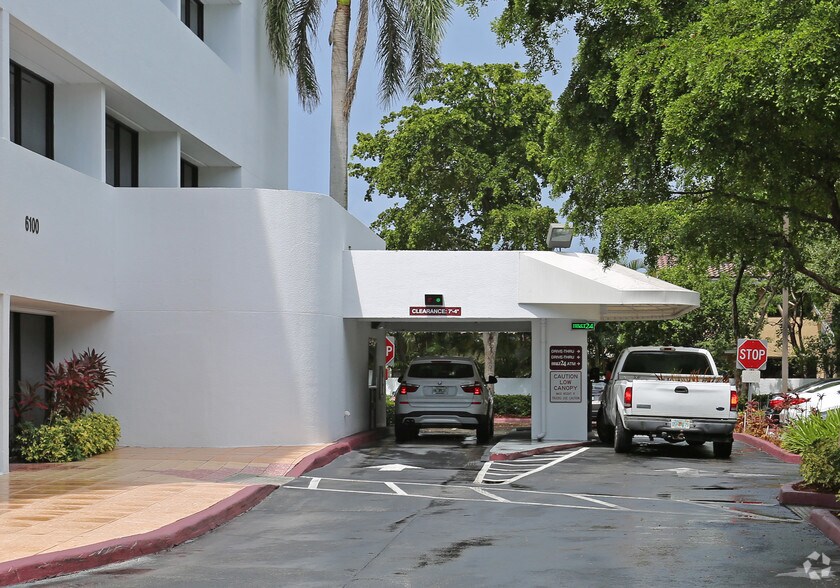 More Photos Of 6100 Glades Rd, Boca Raton Office For Lease