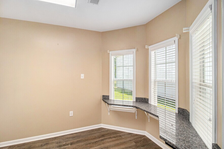 More Photos Of 3175 Highway 81 W, Hampton Storefront Retail Office For Lease