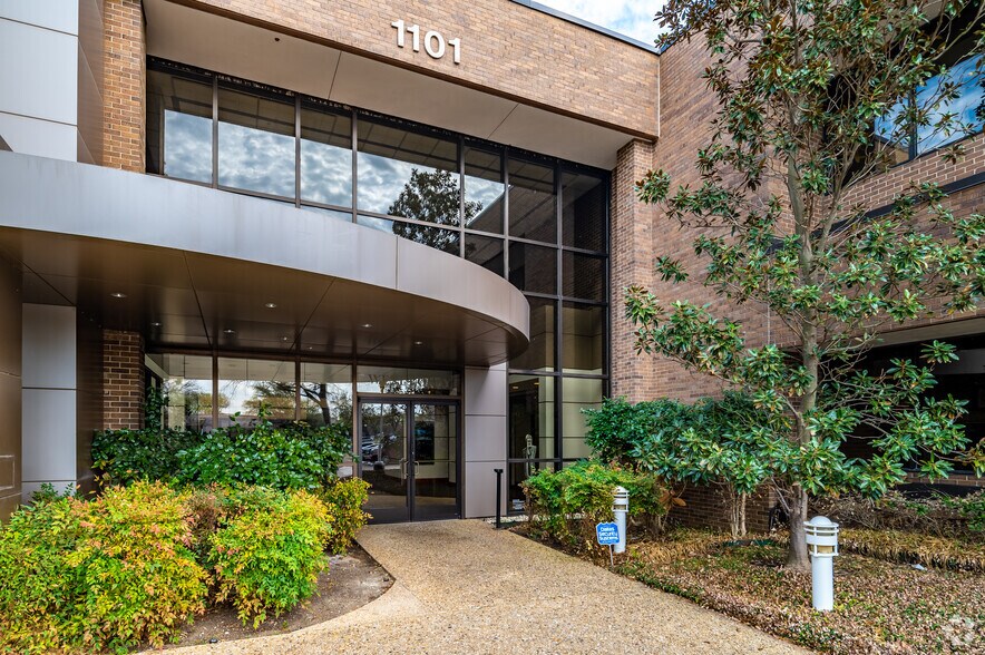 More Photos Of 1101 E Arapaho Rd, Richardson Office Residential For Lease