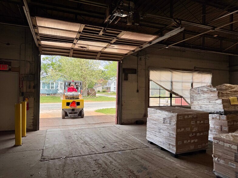 More Photos Of 400 Davis Street, Bushnell Manufacturing For Sale