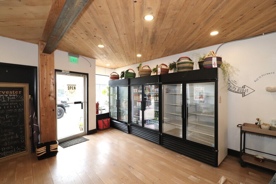 More Photos Of 142 S Broadway St, Blanchester Storefront Retail Residential For Sale