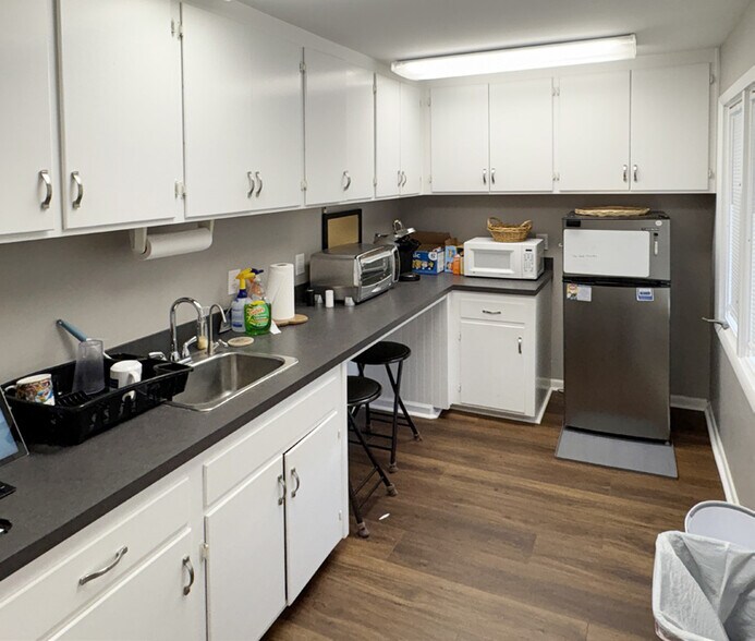 More Photos Of 4371 Charlotte Hwy, Clover Office For Sale