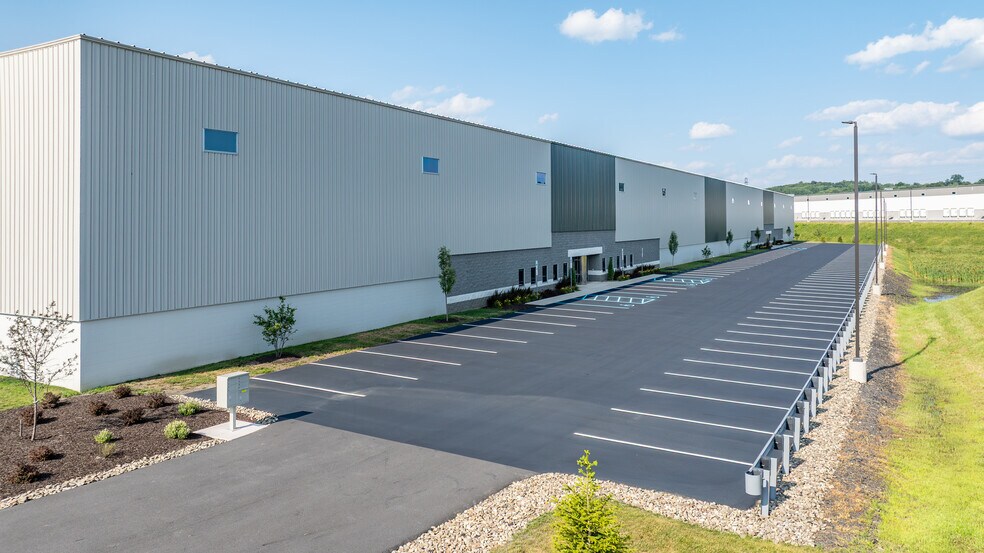 More Photos Of 144-154 Commonwealth Dr, Jenkins Distribution For Lease