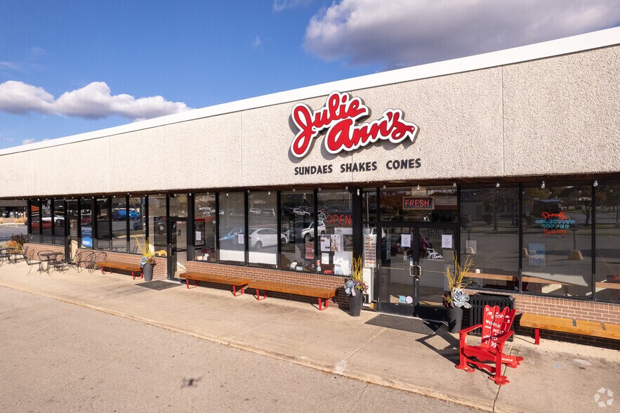 More Photos Of 29 Crystal Lake Plz, Crystal Lake Unknown For Lease