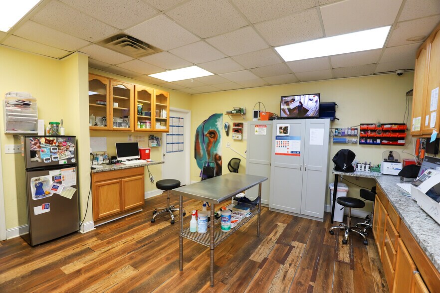 More Photos Of 500 NW 60th St, Gainesville Storefront Retail Office For Lease