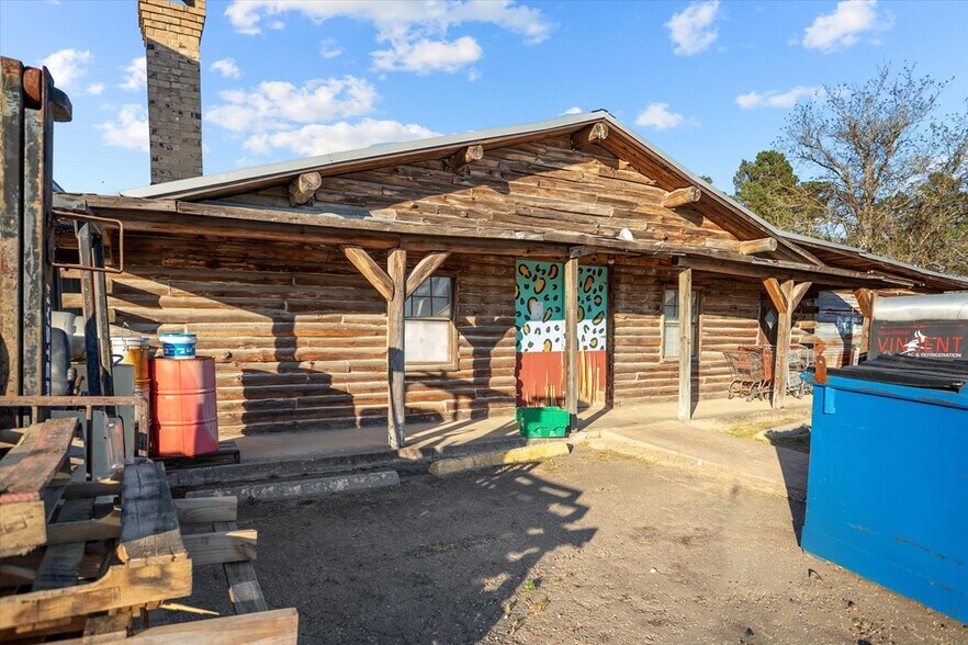 More Photos Of 101 S US Highway 69, Huntington Department Store For Sale