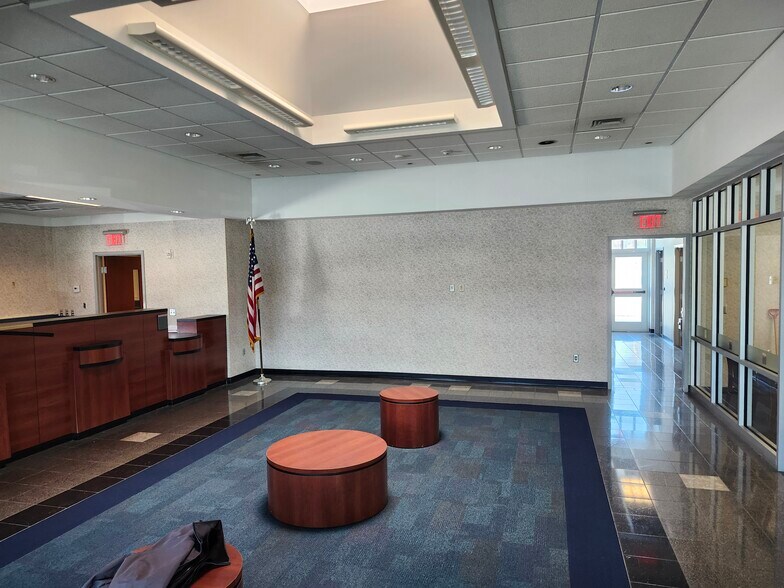 More Photos Of 1600 Sumneytown Pike, Lansdale Bank For Lease