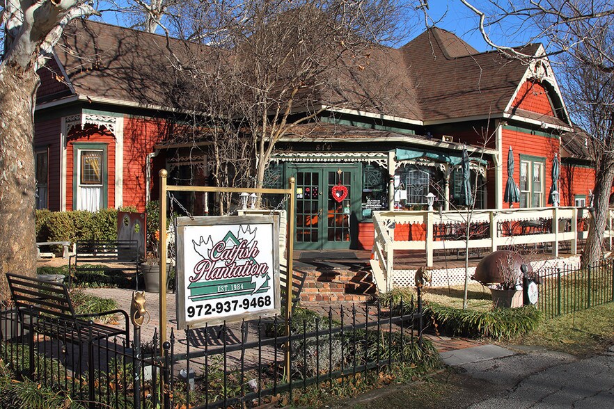 More Photos Of 814 Water St, Waxahachie Restaurant For Sale