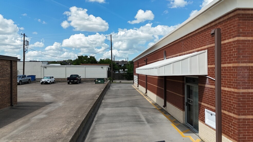 Primary Photo Of 11609 E Northwest Hwy, Dallas Freestanding For Sale