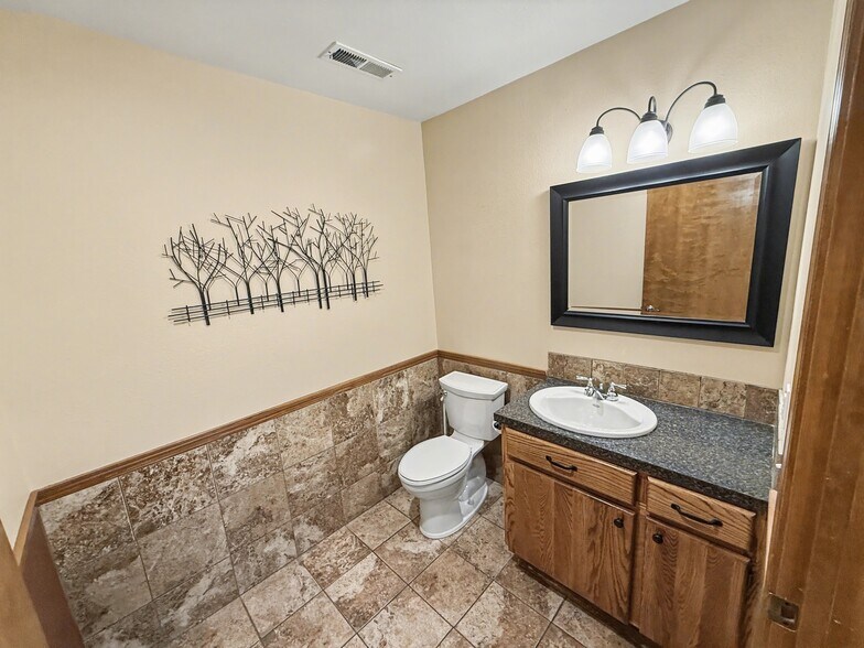 More Photos Of 1038 W Davidson Ave, Coeur d'Alene Office For Sale