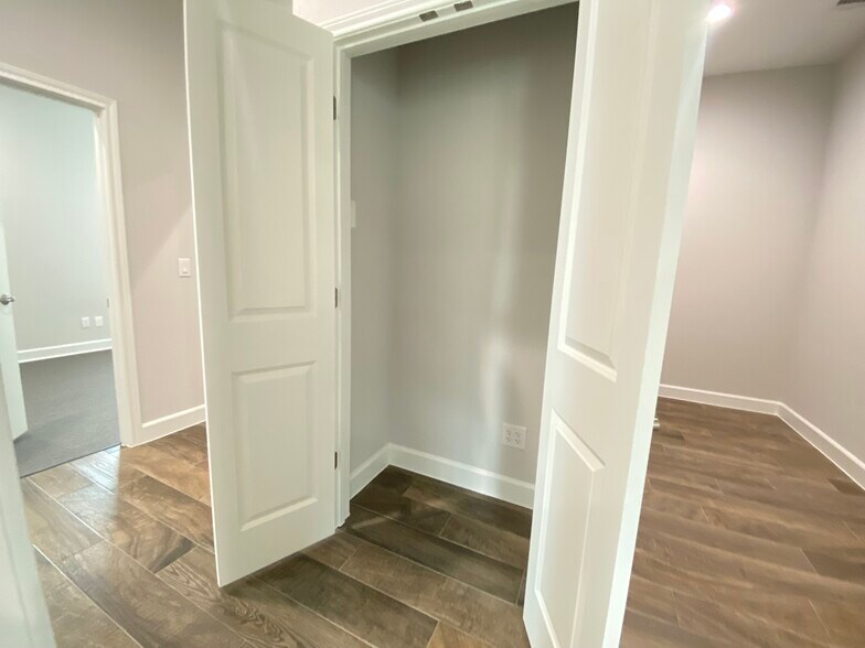 More Photos Of 1640 Highland Falls Dr, Leander Medical For Sale