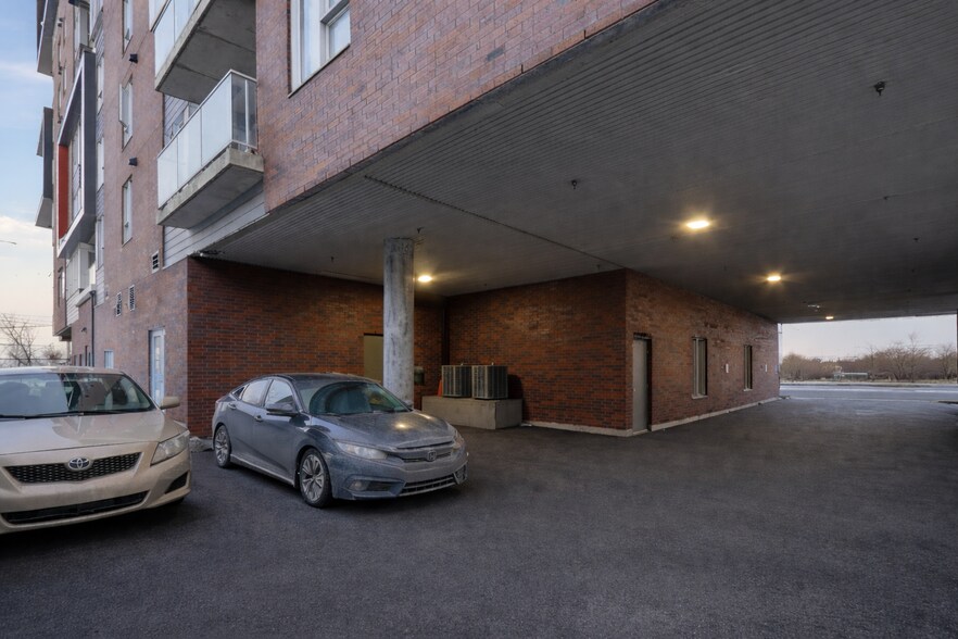 More Photos Of 10007 Boul Pie-IX, Montréal Office For Sale