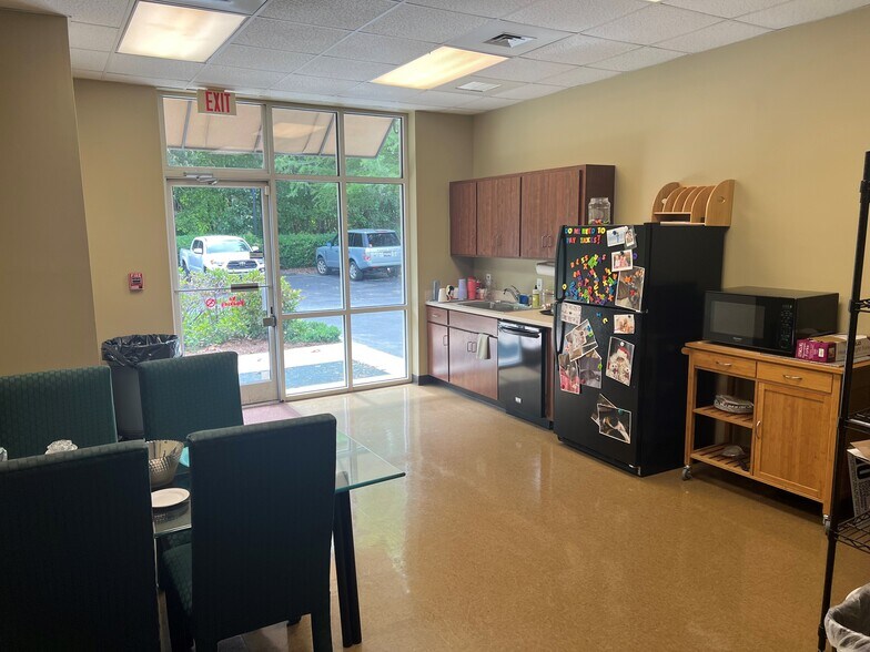 More Photos Of 550 Long Point Rd, Mount Pleasant Office For Sale