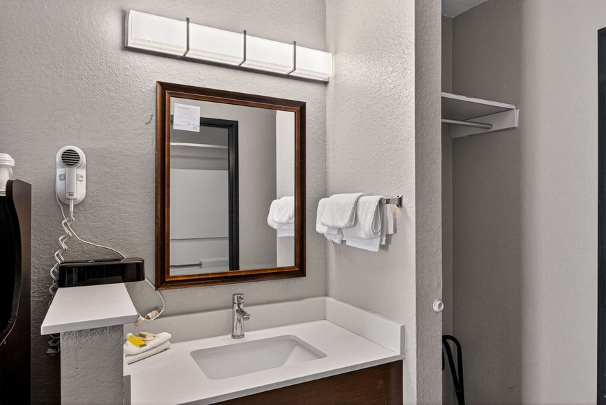 More Photos Of 5319 Casa Bella, San Antonio Hotel For Sale