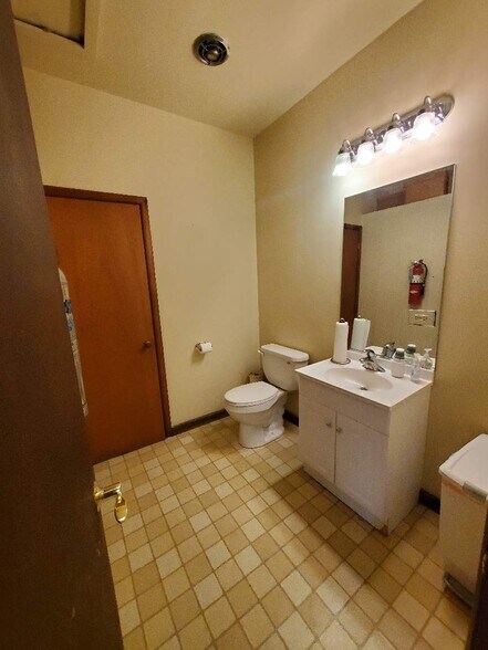 More Photos Of 18159 Dixie Hwy, Homewood Storefront Retail Office For Sale