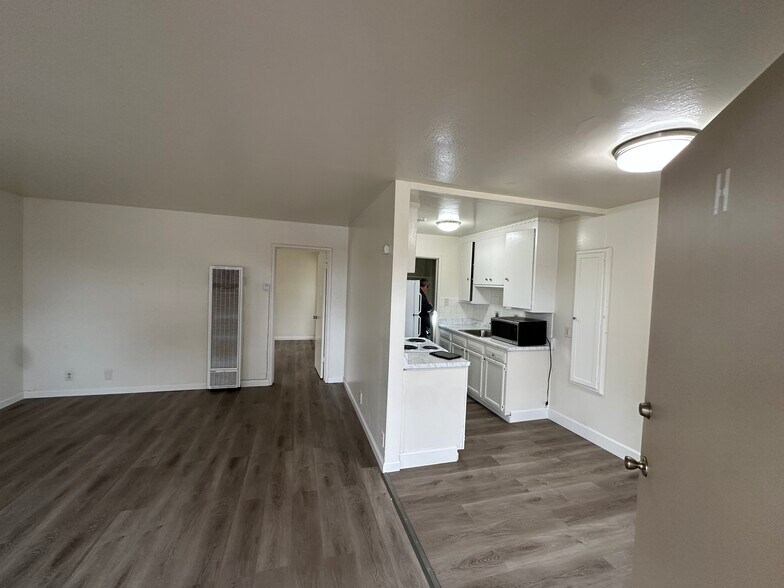 More Photos Of 2550 35th Ave, Oakland Apartments For Sale