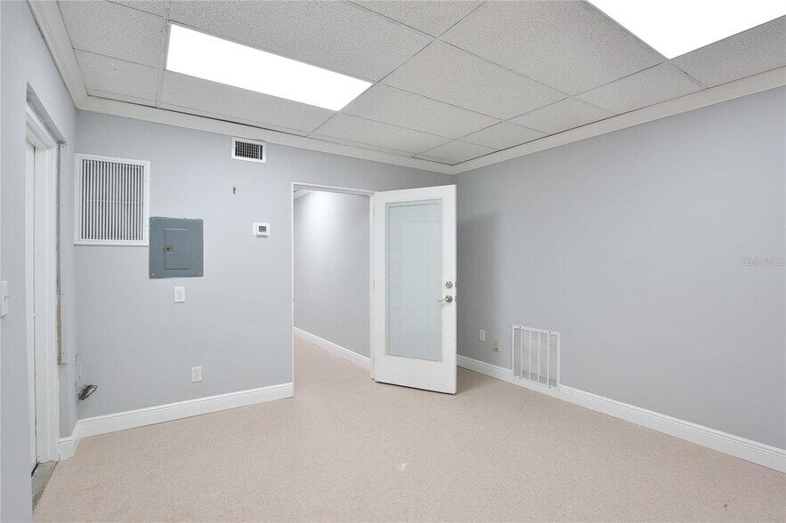 More Photos Of 2430 17th St, Sarasota Freestanding For Sale