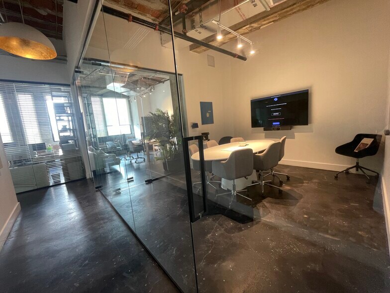 More Photos Of 1900 NE Miami Ct, Miami Office For Lease