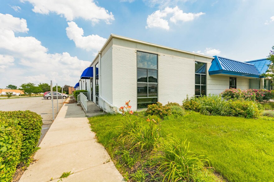 More Photos Of 528 Fellowship Rd, Mount Laurel Light Distribution For Lease