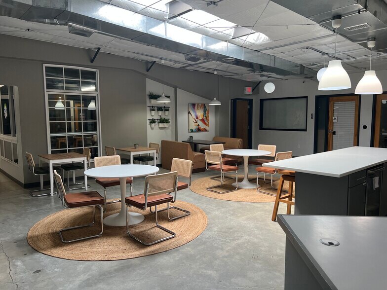 More Photos Of 1508 Nw Vivion Rd, Kansas City Coworking Space