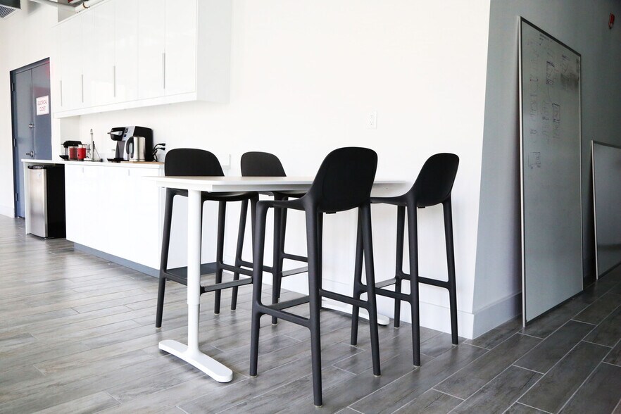 More Photos Of 433 Broadway, New York Office For Lease