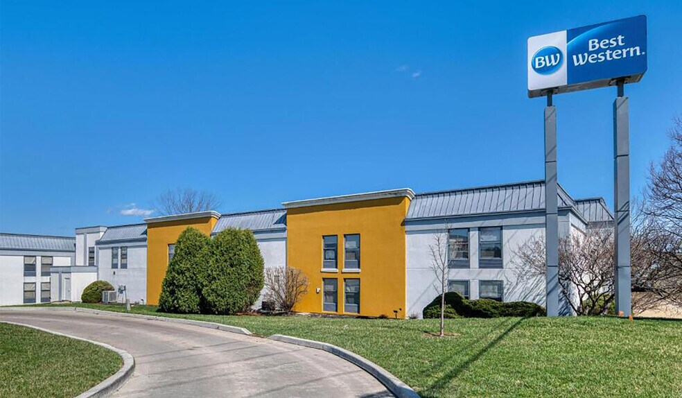 More Photos Of 1030 State Road 229, Batesville Hotel For Sale
