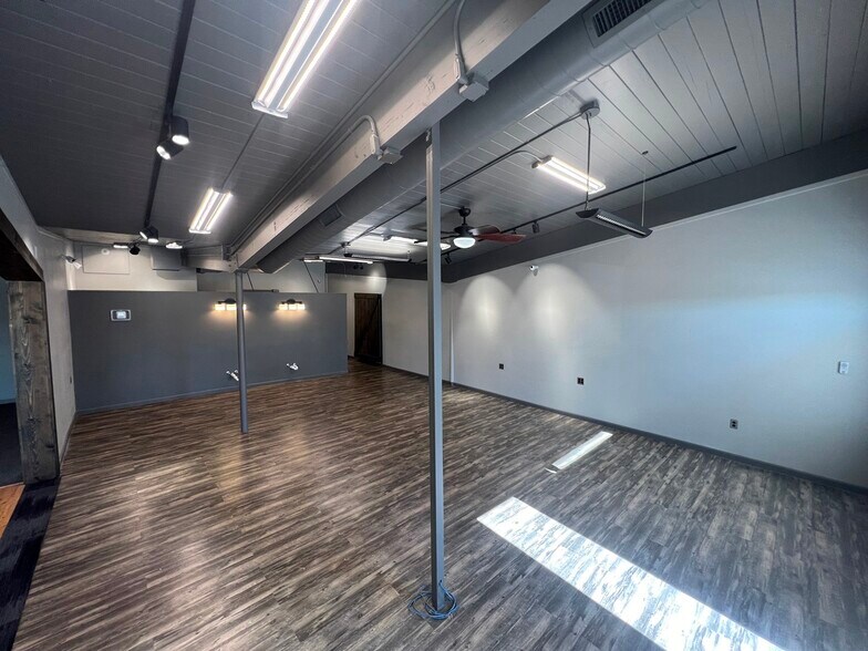 More Photos Of 1635-1645 12th St SE, Salem Freestanding For Sale