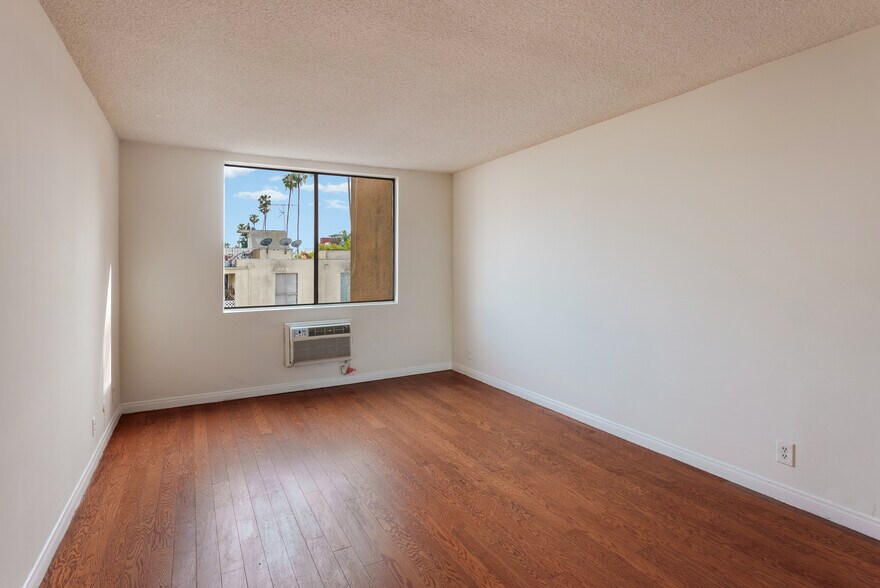 More Photos Of 300 S Gramercy Pl, Los Angeles Apartments For Sale