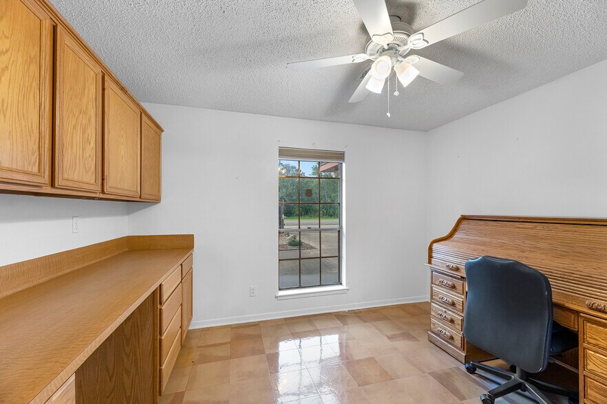 More Photos Of 7315 Pine St, Manvel Industrial For Sale