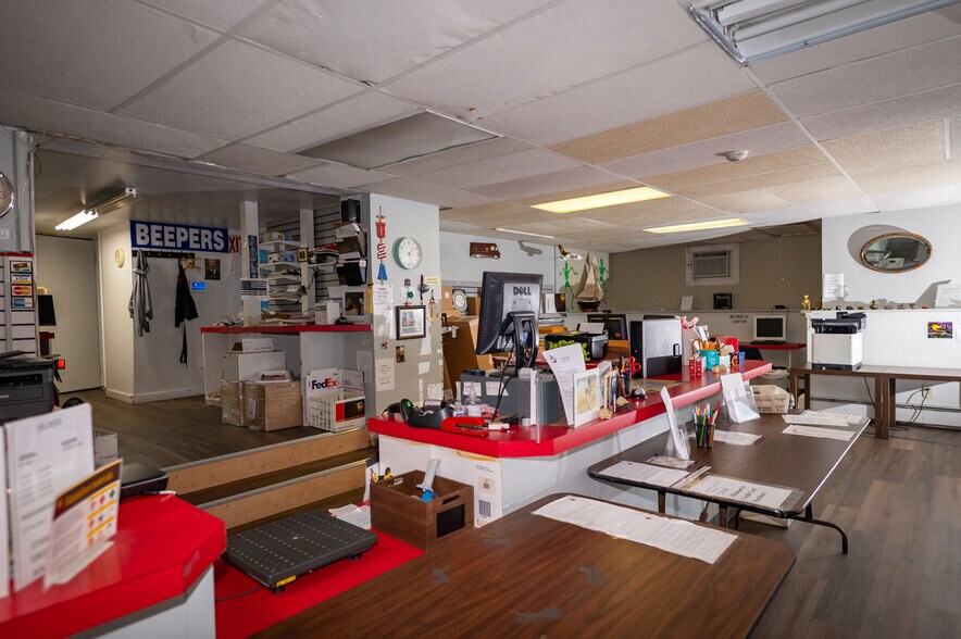 More Photos Of 56 N Plank Rd, Newburgh Freestanding For Sale