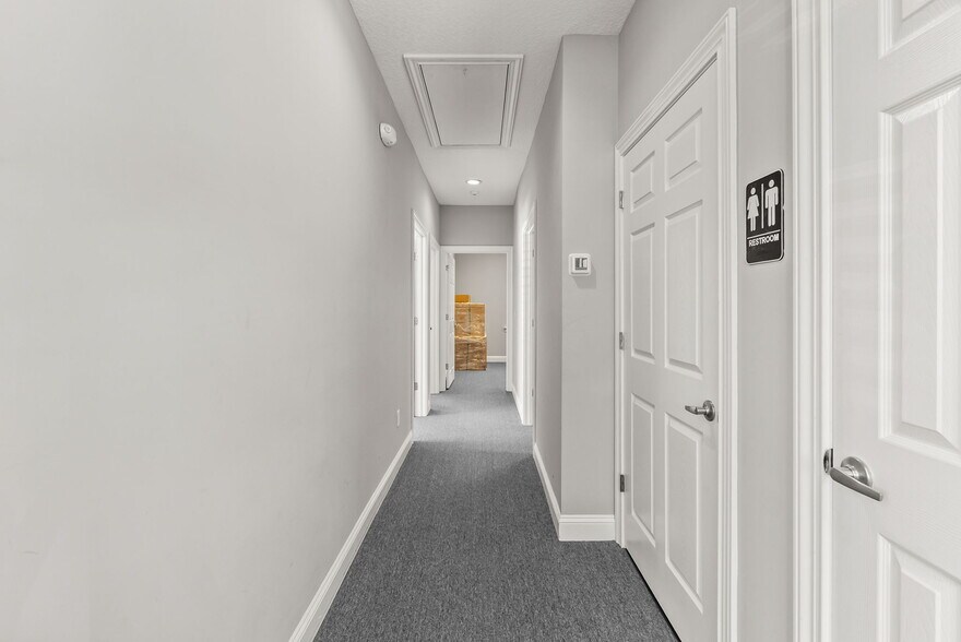 More Photos Of 6100 Greenland Rd, Jacksonville Loft Creative Space For Sale