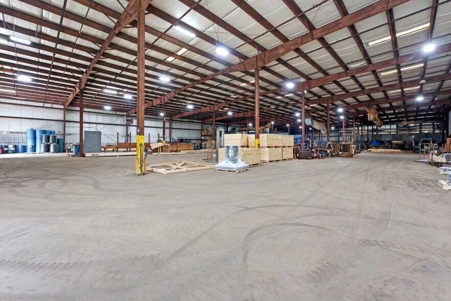 More Photos Of 7 First St, Palmer Warehouse For Lease