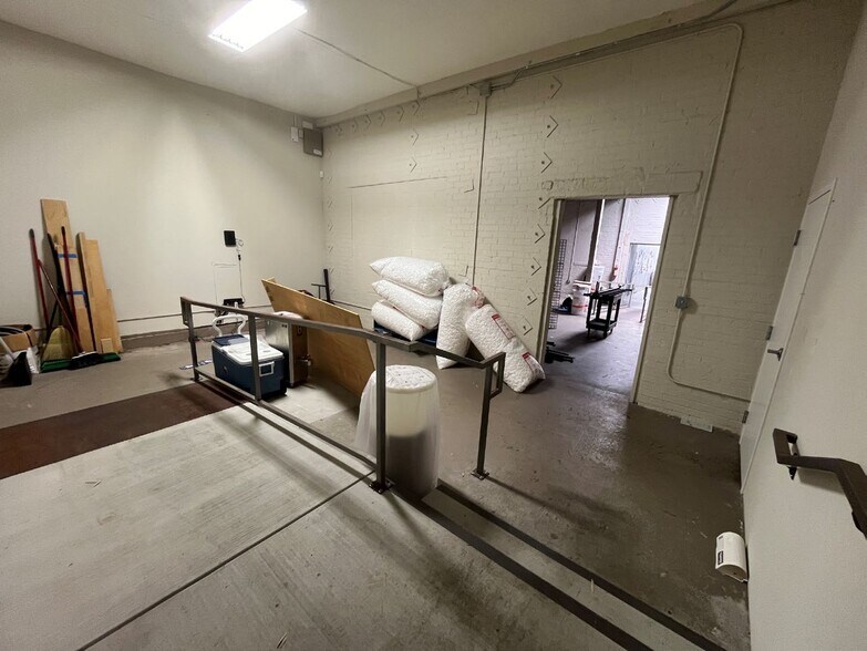 More Photos Of 2575 San Pablo Ave, Berkeley Freestanding For Sale