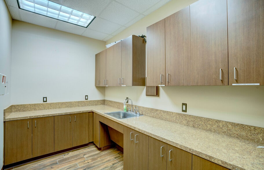 More Photos Of 7711 San Jacinto Pl, Plano Medical For Lease