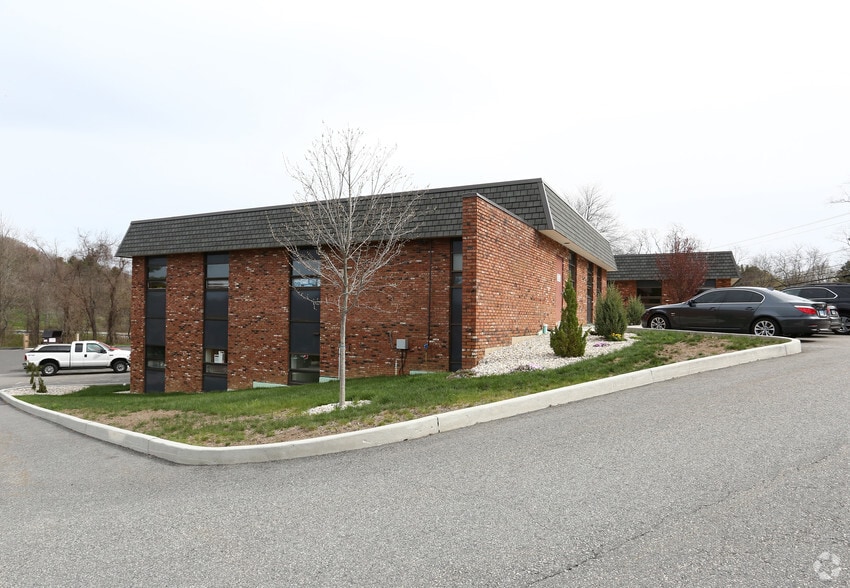 More Photos Of 30 Peck Rd, Torrington Medical For Lease