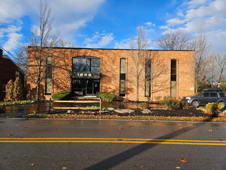 More Photos Of 1200 Chambers Rd, Columbus Office For Lease