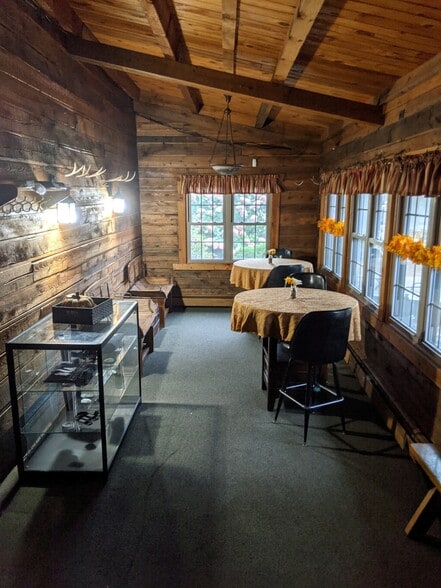 More Photos Of 32600 N State Route 44, Slate Run Hotel For Sale