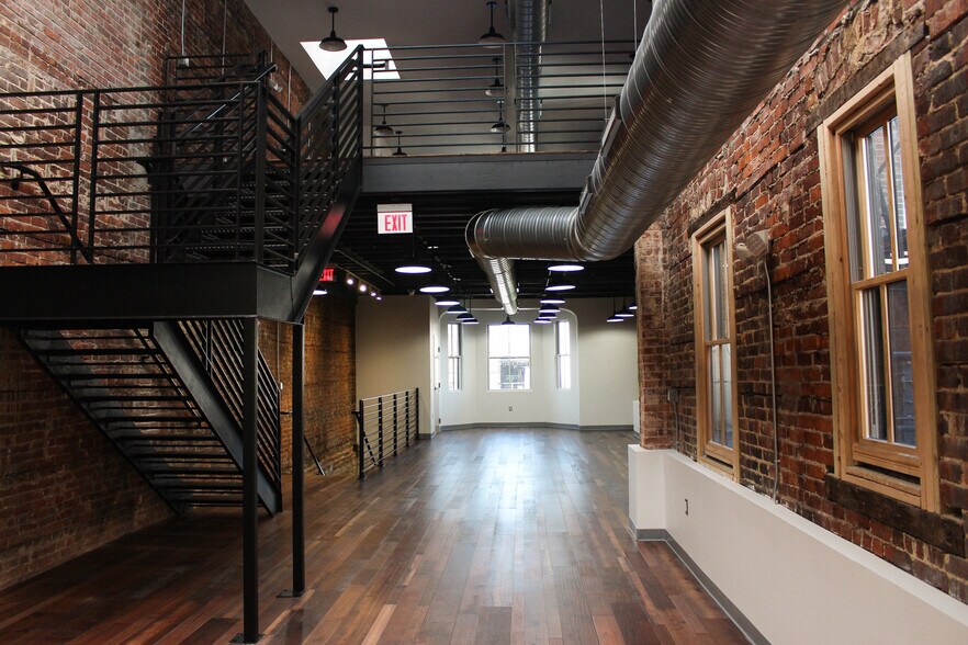 More Photos Of 522 8th St SE, Washington Storefront Retail Office For Lease